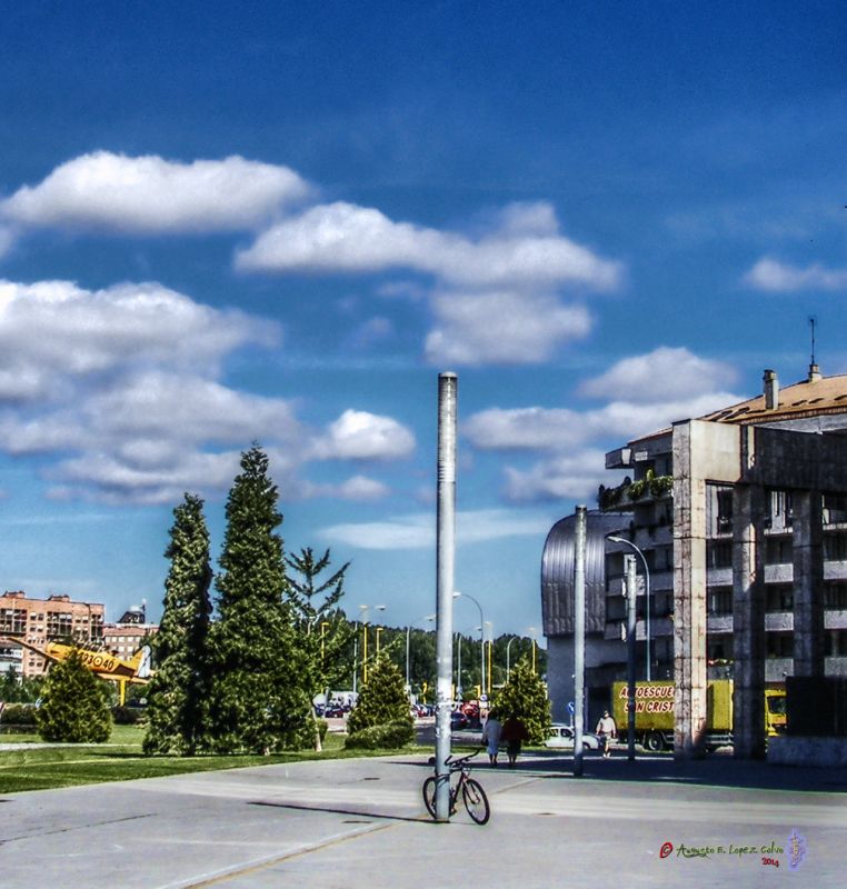 La bicicleta en la farola Reducc.jpg